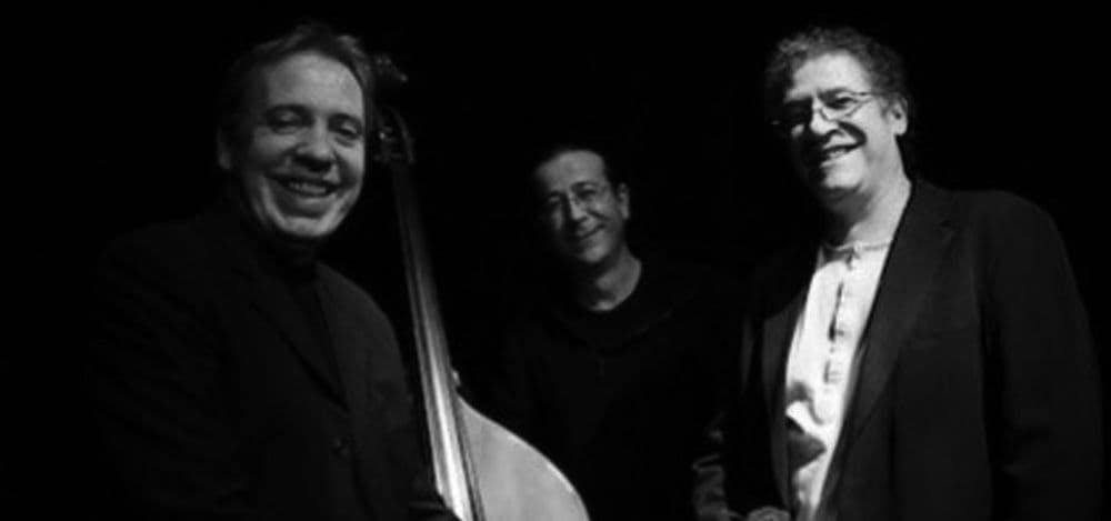 Image de trio-akilamain